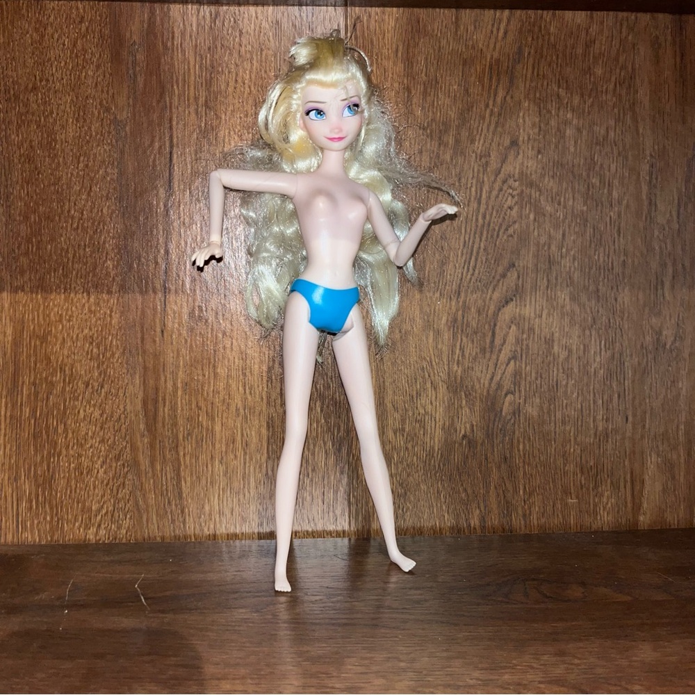 Disney Store Frozen Princess Elsa Barbie Doll Articulated Doll Frozen Movie HTF